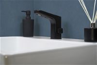 Armatura za umivalnik, brezstično, z nadzorom temperature - 4xAA - BQH_N29R - Zdjęcie produktowe