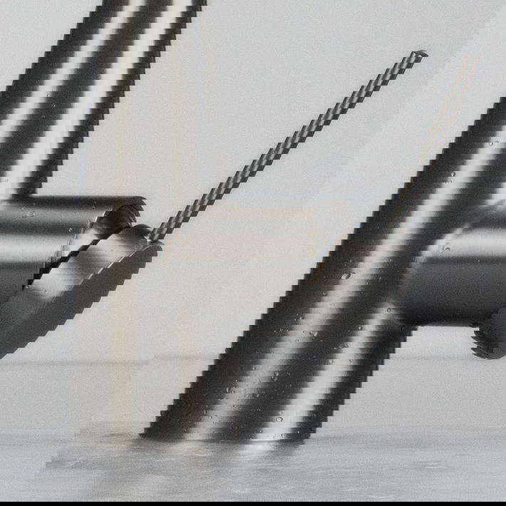 The tap can be mounted even very close to the wall - Deante.pl